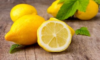 свежие лимоны