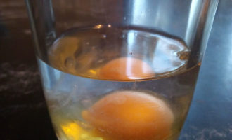 яйцо в стакане